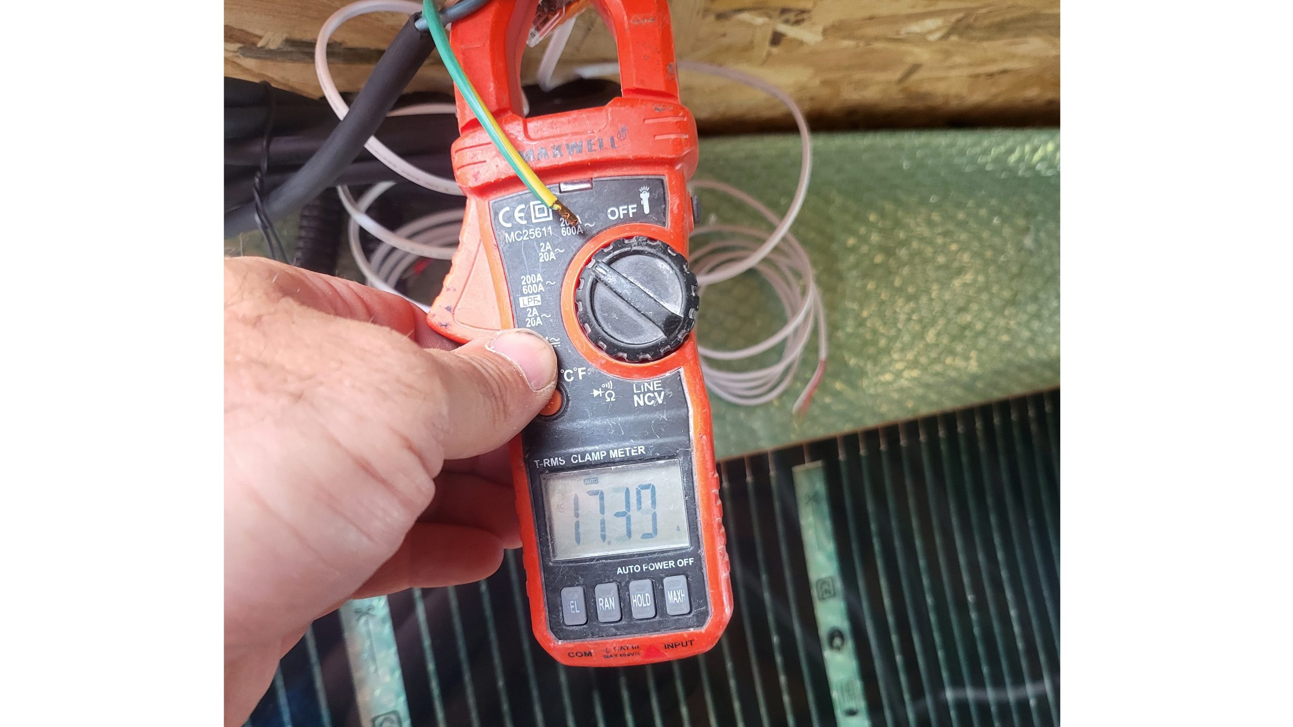 Elektromos fűtőfólia rendszer mérése és tesztelése átadás előtt
